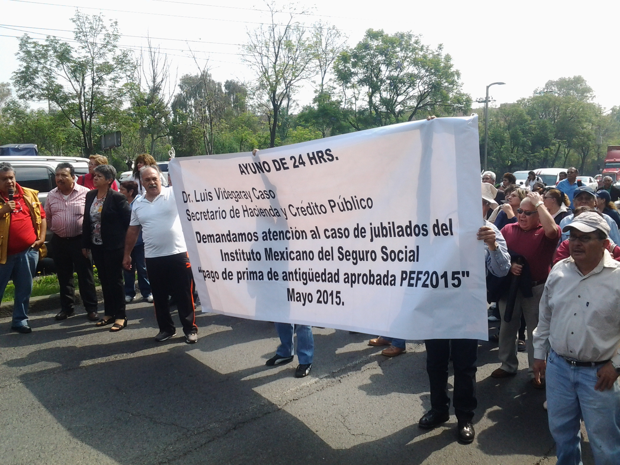JUBILADOS Y PENSIONADOS DEL IMSS EXIGEN A HACIENDA PAGO DE PRIMA DE ...
